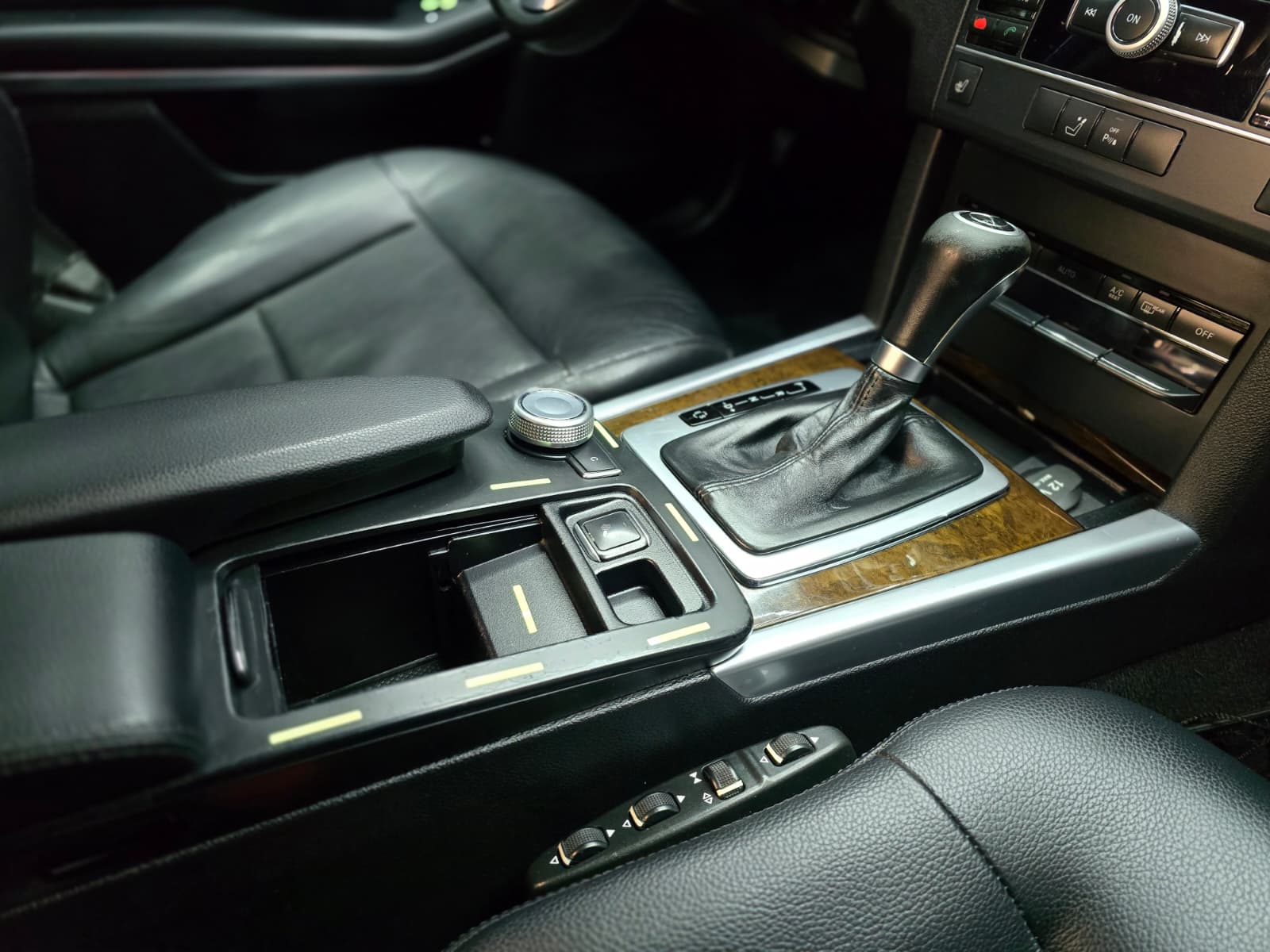 Mercedes E-Class - Detailing interior