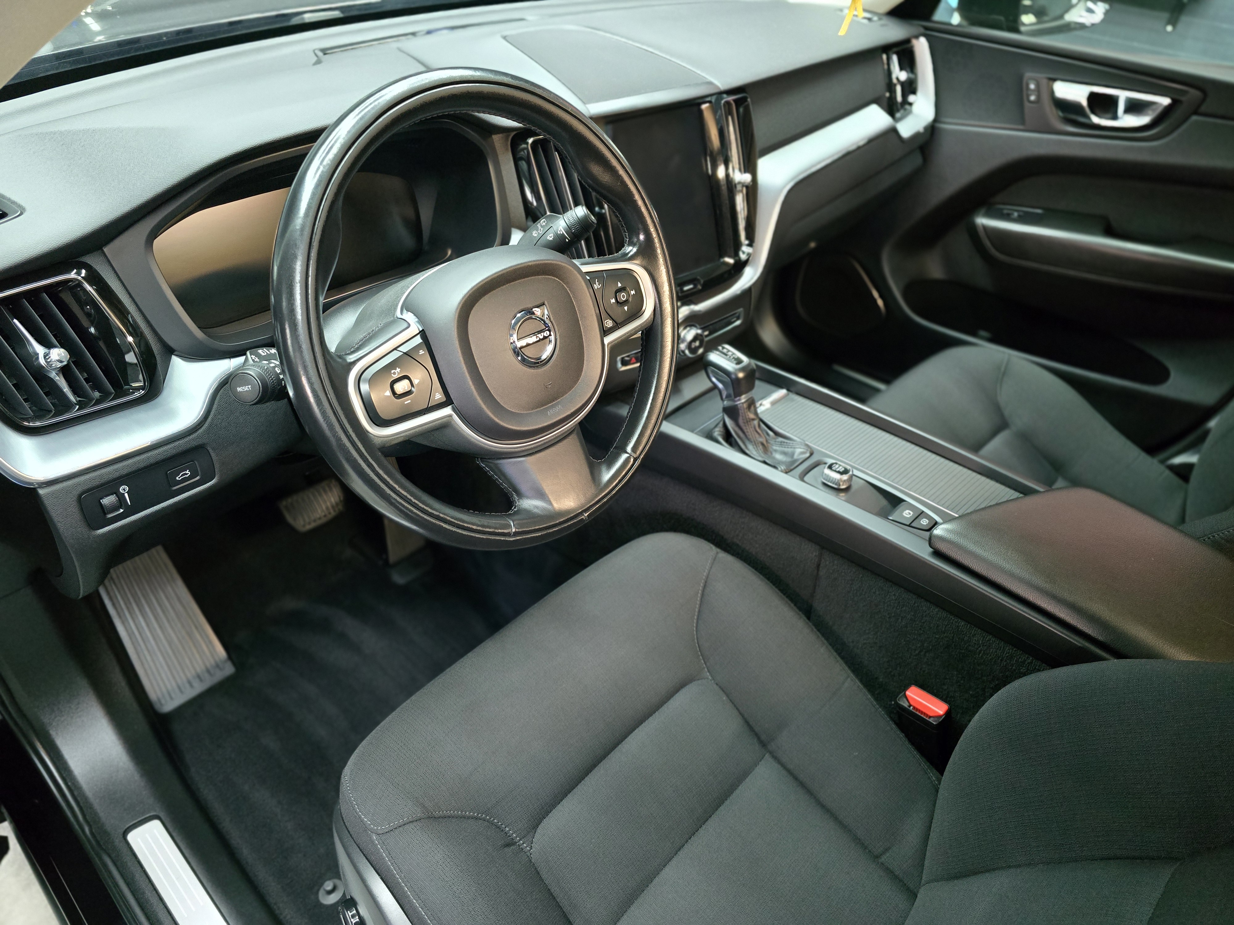 Volvo XC60 - detailing interior